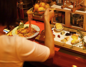 FireShot Capture 382 - 岸和田でディナーや女子会、一人飲みにおすすめ - http___www.bar-ono.com_scene.html